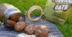 Read more about the article Biscuiti din fulgi de ovaz cu seminte de in si chia