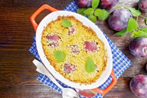 Read more about the article Crumble cu Prune, Cel mai Simplu si Gustos Desert