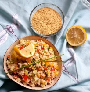 Read more about the article Salată Cușcuș cu legume si Dressing de lămâie – Salată Simplă