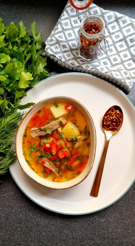 Read more about the article Ciorbă de văcuță și legume, bogată în nutrienți și vitamine