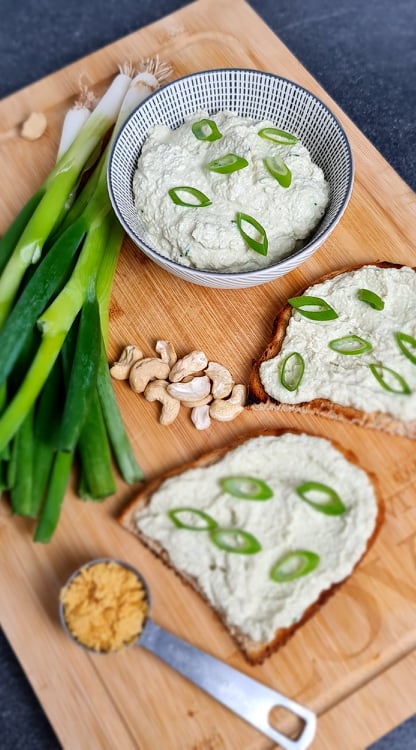 Pate Raw Vegan din caju și ceapă verde, Ideal pentru mic dejun
