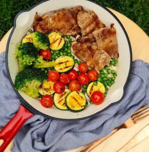 Read more about the article Pulpă de porc cu legume la grill – O idee bună de prânz