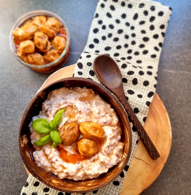 Porridge Cremos cu multi-cereale și dulceață de nuci verzi