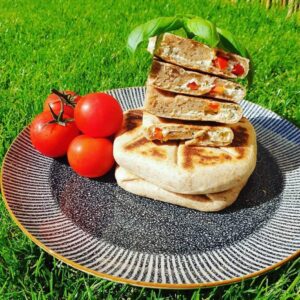 Read more about the article Pâinici chapatti umplute cu brânză și legume