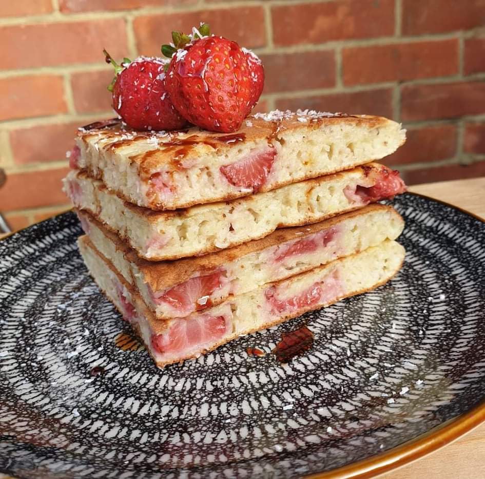 Read more about the article Pancakes cu vanilie și căpșuni