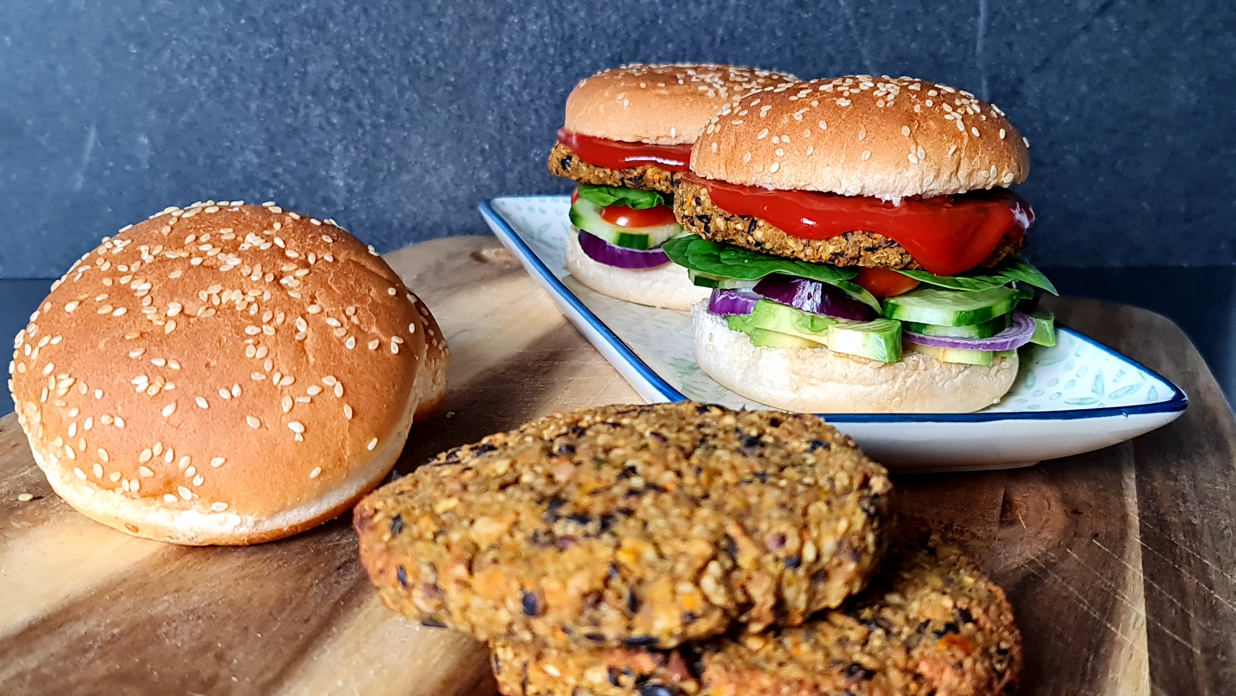 Burgeri vegani cu caju și fasole neagră - Cum să faci cei mai buni burgeri vegani, fără gluten