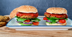 Read more about the article Burgeri Vegani cu Fasole Neagră și Caju