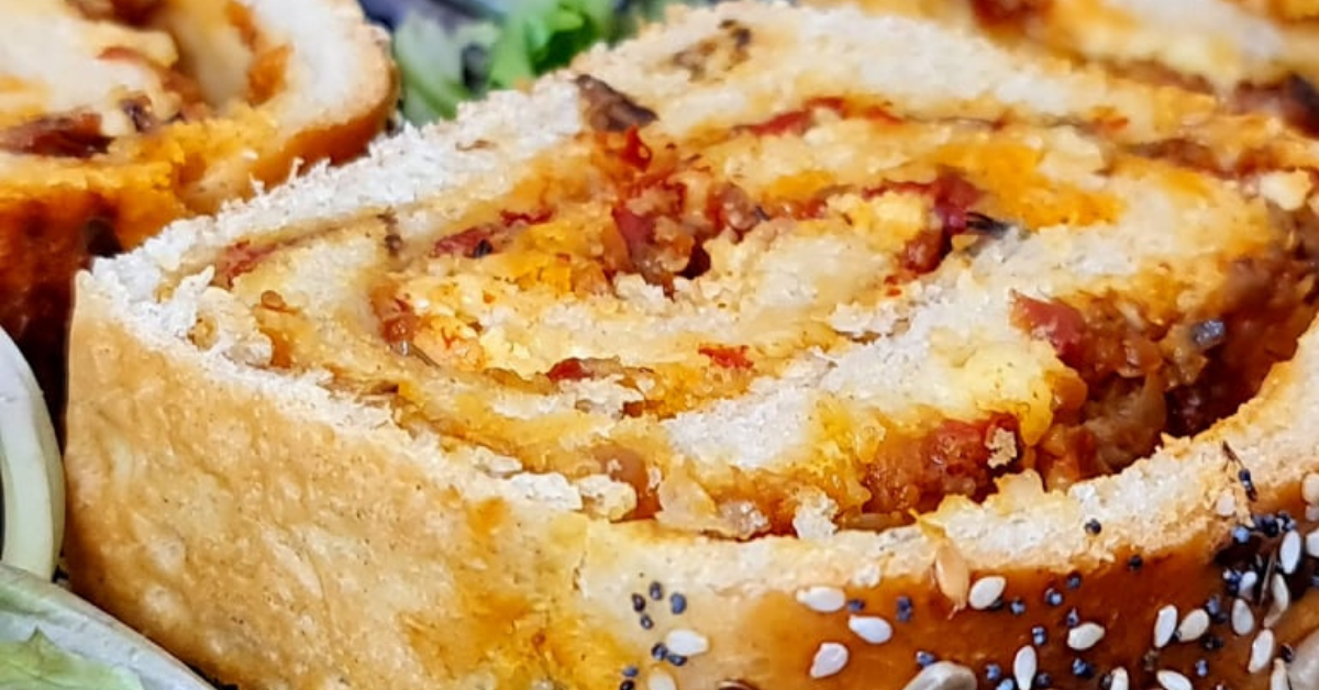 Read more about the article Plăcintă cu zacuscă și caș