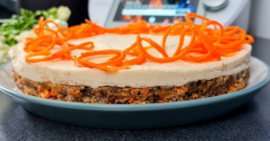 Read more about the article Tort cu morcovi raw vegan