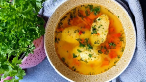 Read more about the article Supă de legume cu găluște vegane