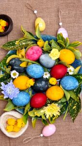Read more about the article Ouă de Paște colorate natural
