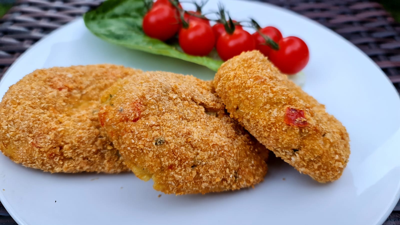 Read more about the article Crochete de orez umplute cu mozzarella